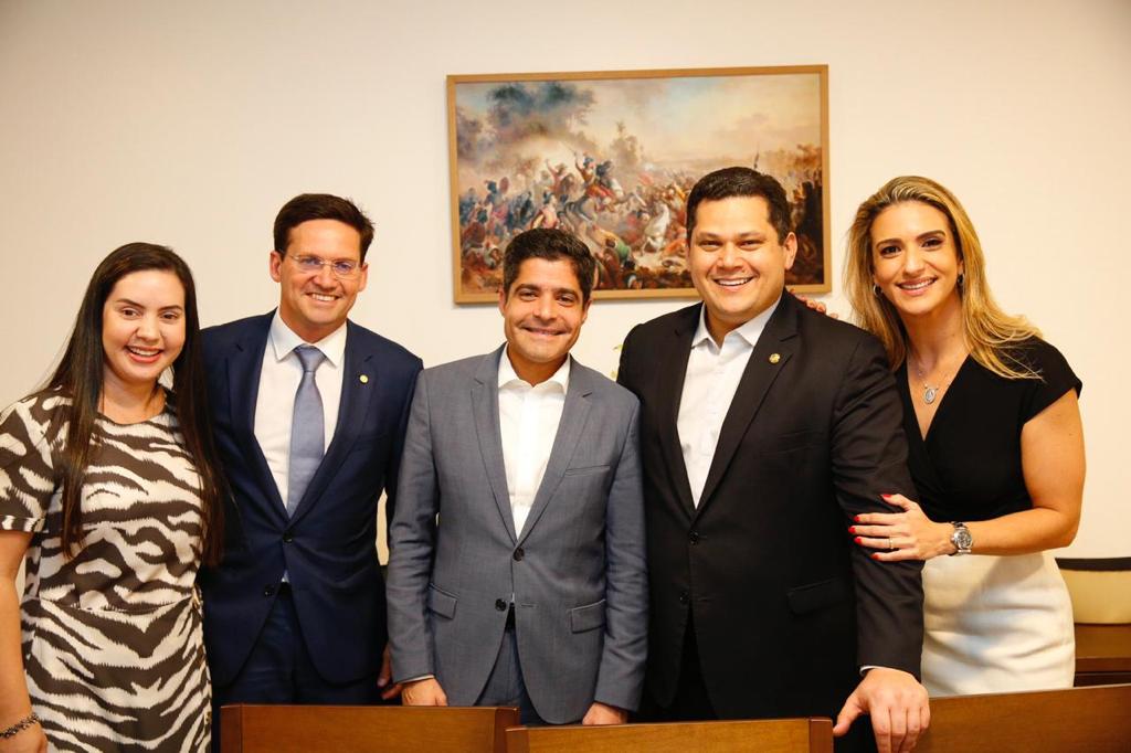 Liana Andrade, João Roma, ACM Neto (DEM), Davi Alcolumbre (Presidente do Senado/DEM) e Roberta Roma   