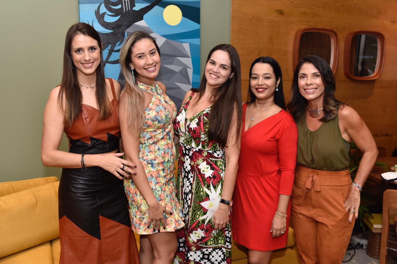 Lívia Imbassahy, Sabrina Gurriti, Alana Siquara, Mara Saraiva e Ana Prado           