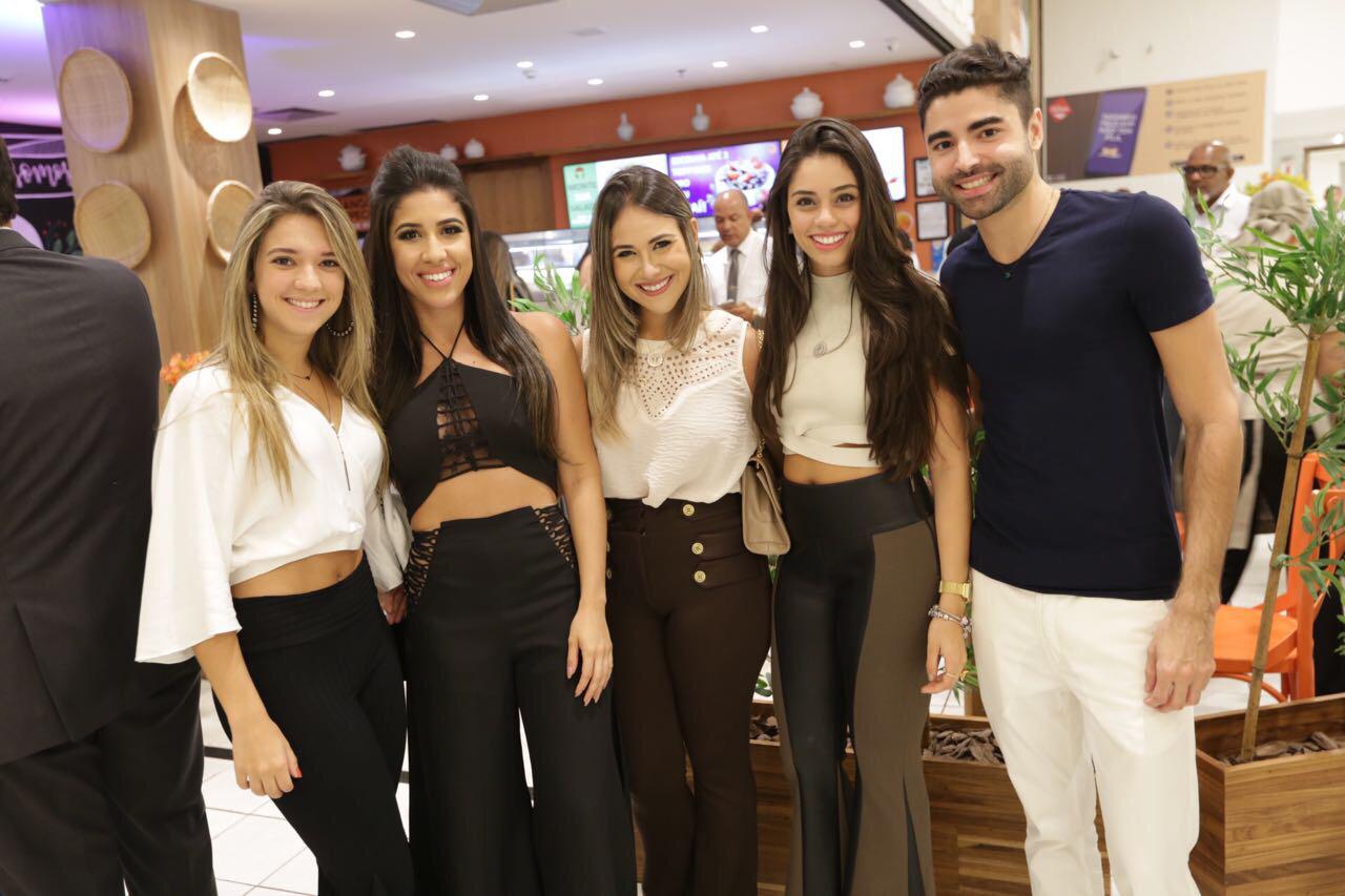  Ticiana Galvão, Caroline Gaspar, Ticiana Andrade, Camila Soares e Cesar Vivas        