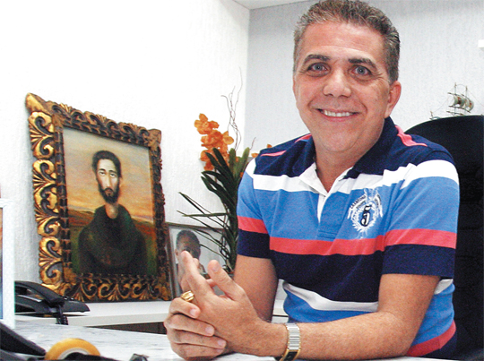 José Medrado comanda brechó beneficente na Cidade da Luz