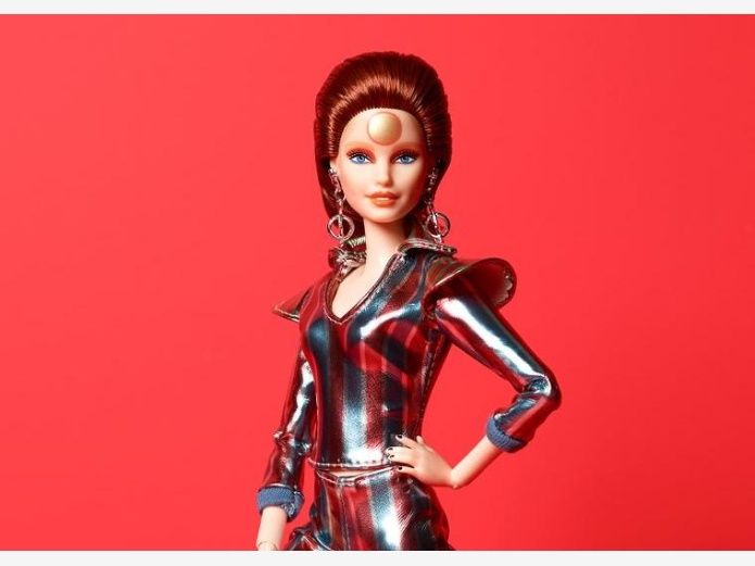 Mattel homenageia David Bowie com edição especial da Barbie 