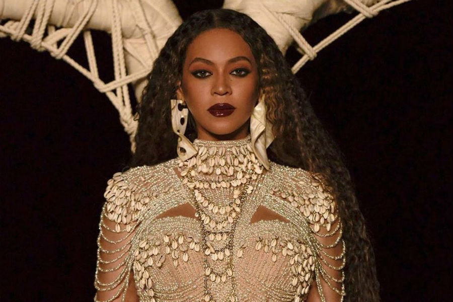Beyoncé usa look assinado por marca brasileira em clipe