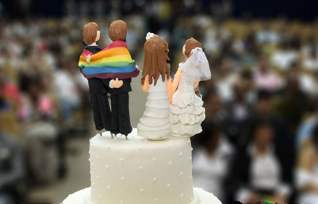 Casamentos LGBTQIA+ crescem mais que héteros, batendo recorde; veja números do IBGE