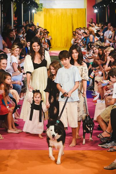 Cris Barros Mini marca presença no Fashion Weekend Kids