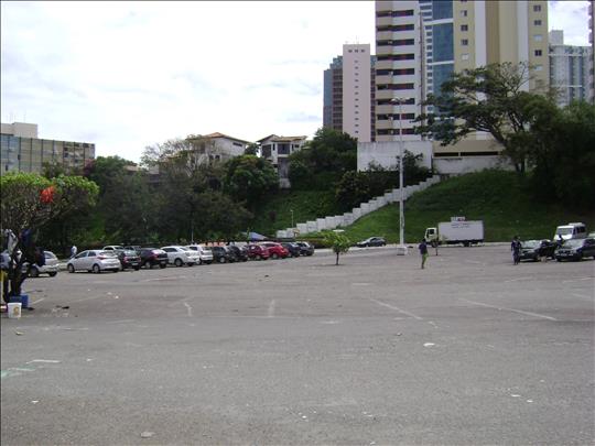 Classificados: super terreno está sendo vendido ao lado do Shopping da Bahia