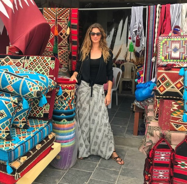 Gisele Bundchen passa férias no Qatar 