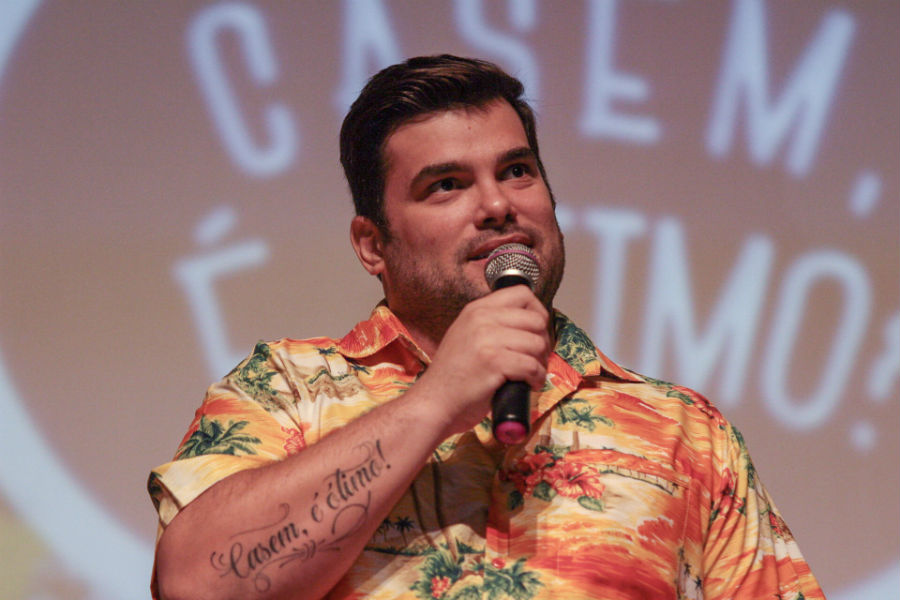 Humorista Rafael Cunha apresenta stand-up comedy em Salvador