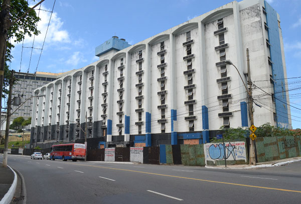 Prefeitura autoriza demolição do Salvador Praia Hotel