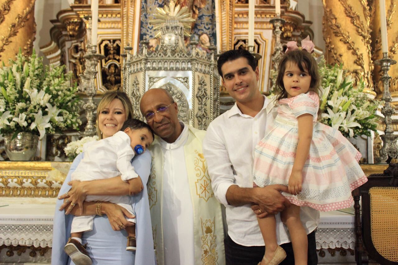 Casal Aleluia batiza filho mais novo