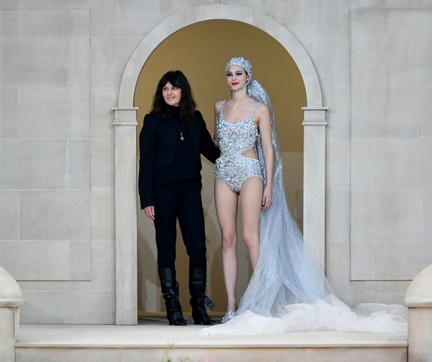 Chanel anuncia Virginie Viard como sucessora de Karl Lagerfeld após morte do estilista